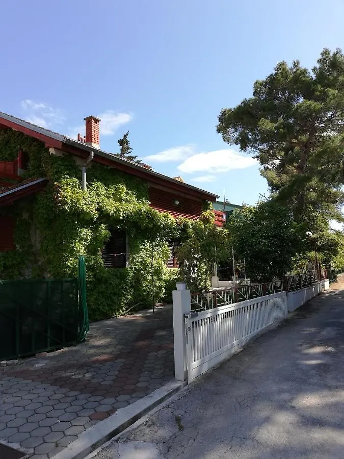Apartmani Matas Petrcane 0*,  Croatia